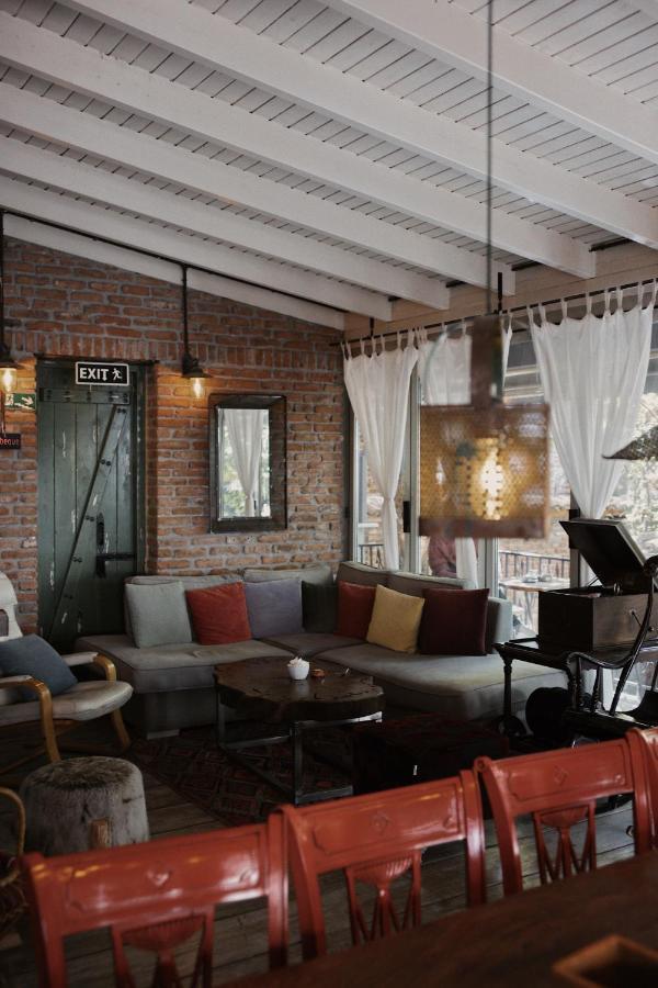 Meri Boutique Hotel Корча Экстерьер фото